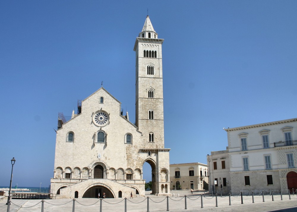 cattedrale-trani-puglia-loro-chi