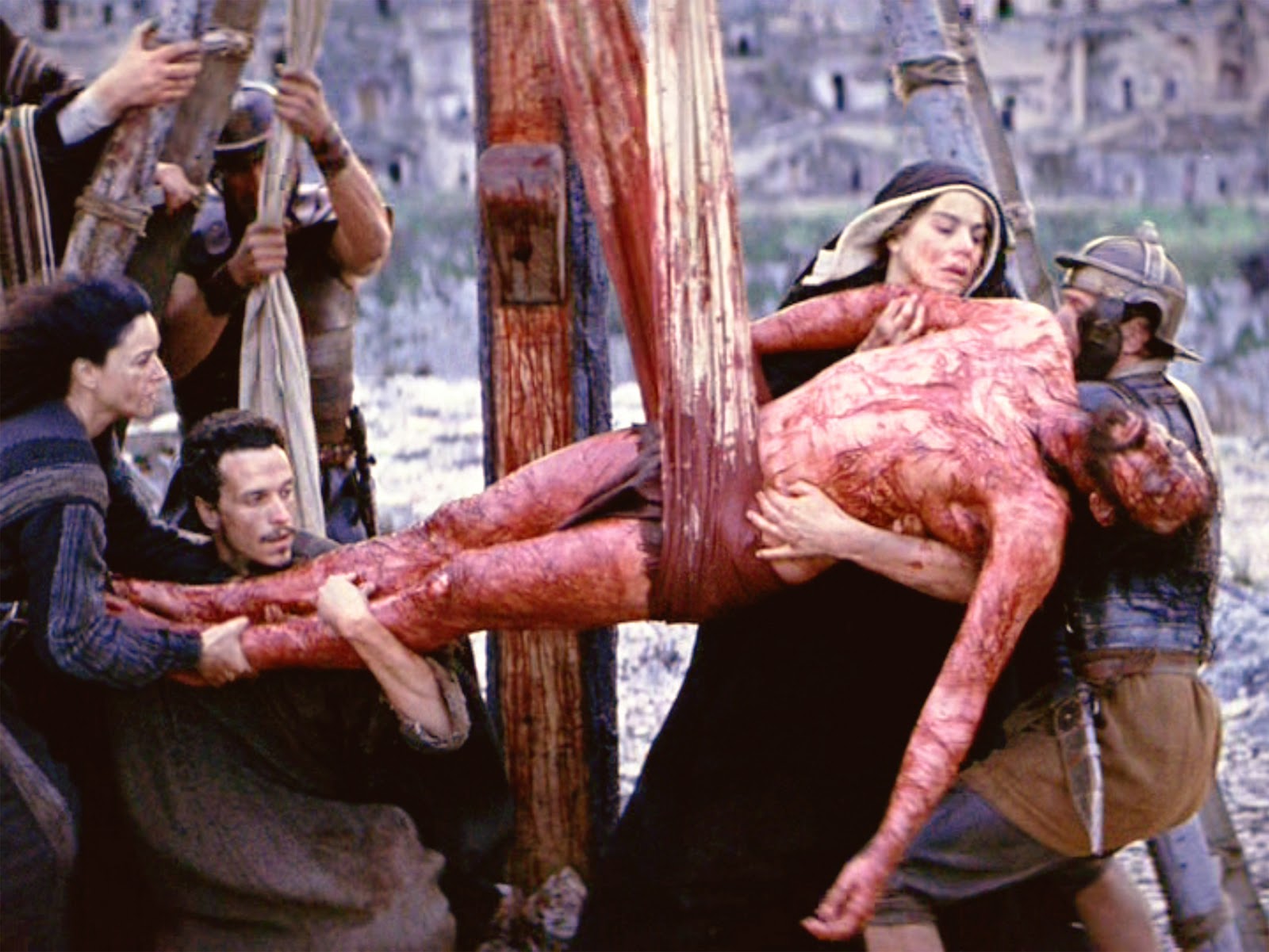 la-passione-di-cristo-gesu-croce-maria-jim-caviezel-maria-maddalena-monica-bellucci-maia-morgenstern