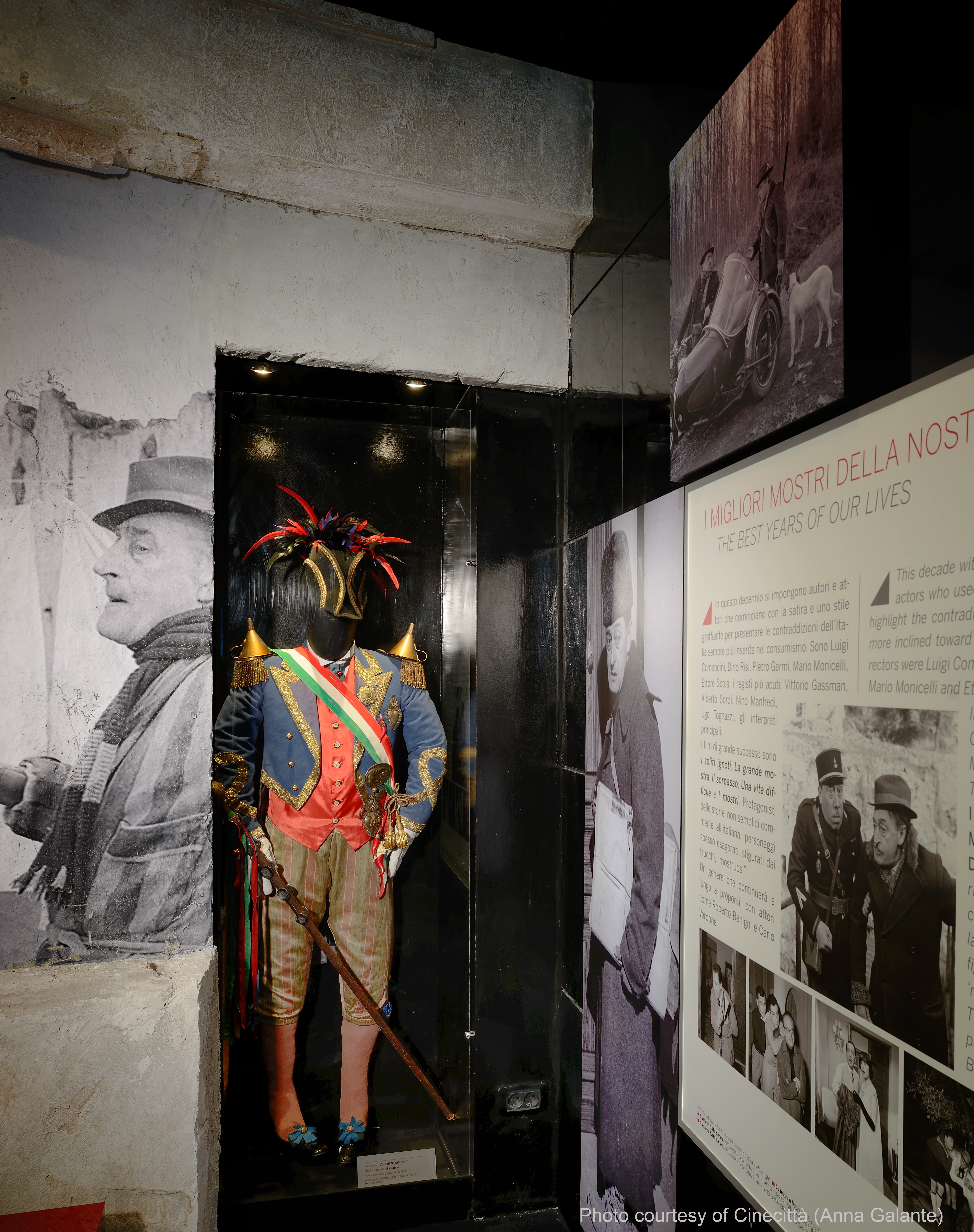 girando-a-cinecitta-dettaglio-costume-toto-o-pazzariello-l-oro-di-napoli-roma