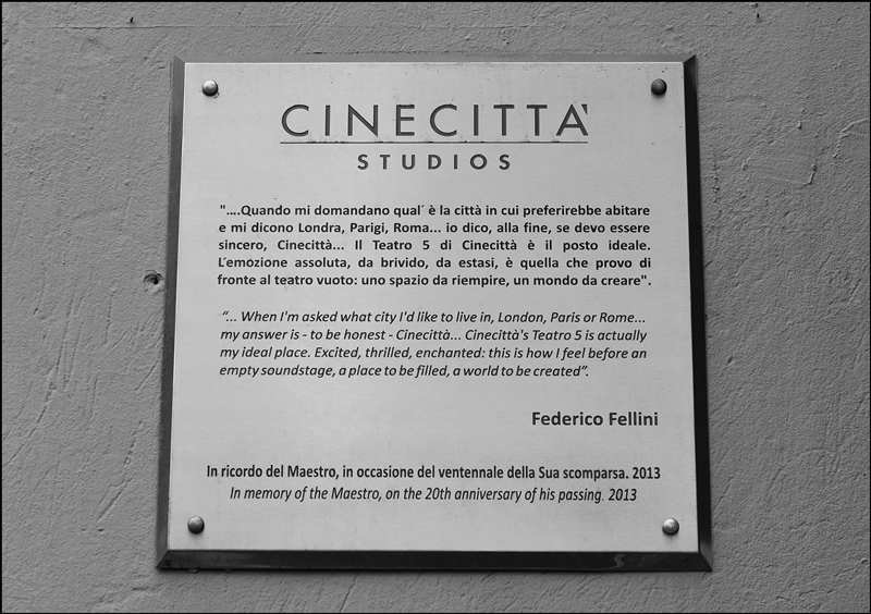 lapide-federico-fellini-cinecitta-studios-roma