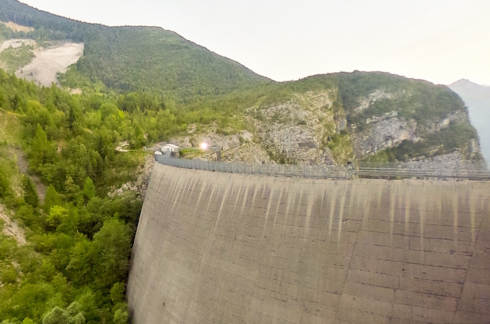 la-pelle-dell-orso-diga-vajont-friuli-venezia-giulia-italy-movie-walks