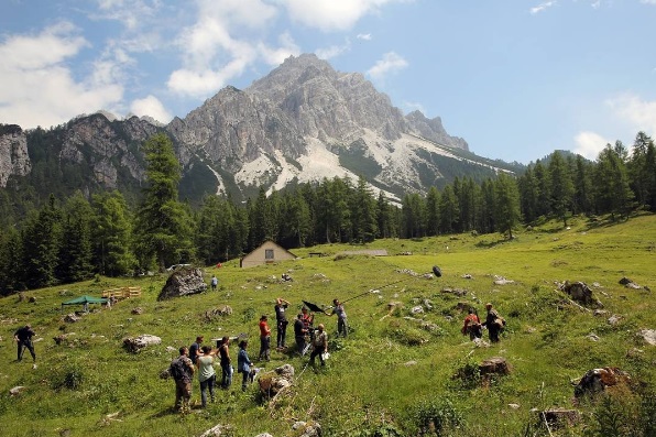 la-pelle-dell-orso-dolomiti-paesaggi-natura-italy-movie-walks