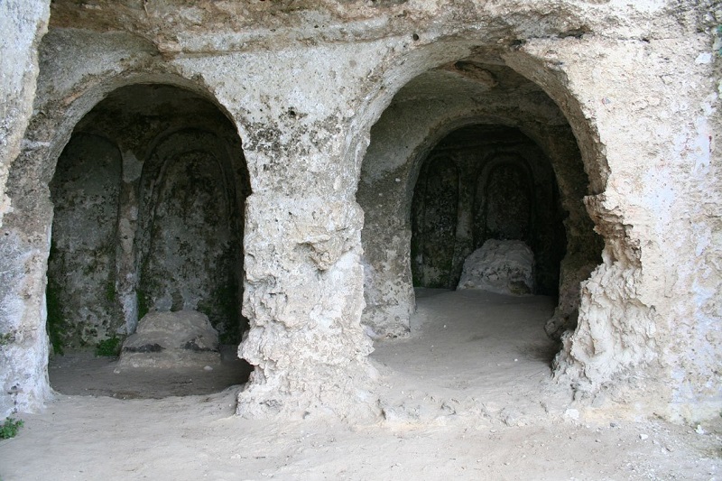 chiesa-rupestre-san-vito-cisterna-matera-italy-movie-walks