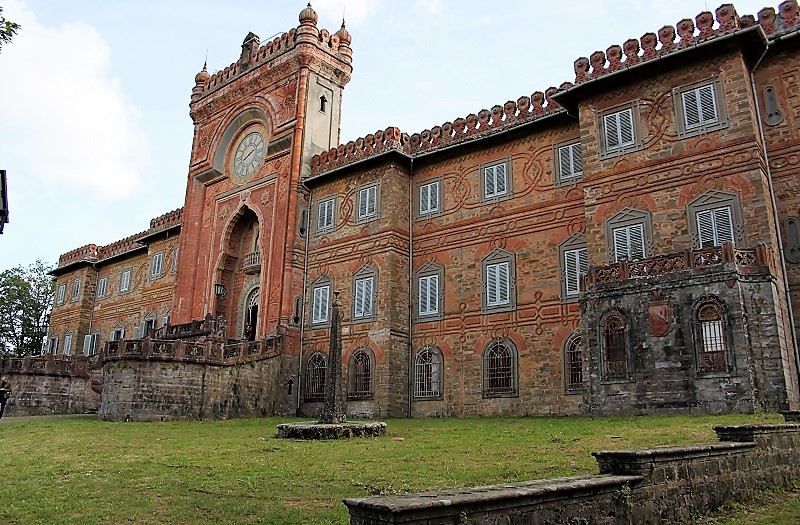 Castello di Sammezzano complesso esterno