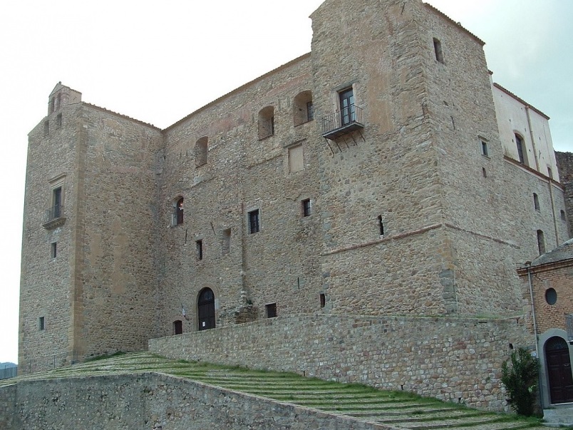 Pazza Castello