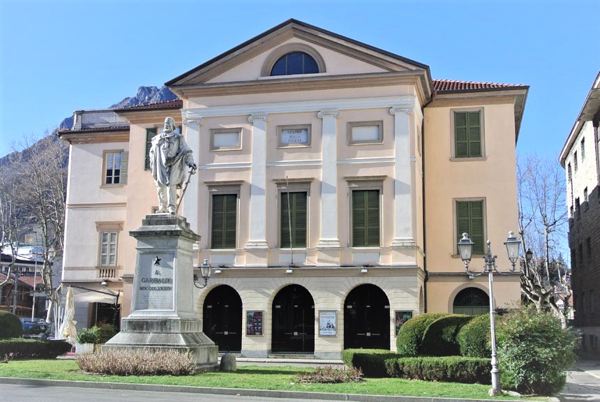 teatro-società-monumento-garibaldi-lecco